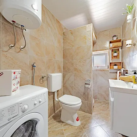 Apartment Luce With Pool - Happy Ljubitovica