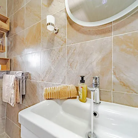 Apartment Luce With Pool - Happy Ljubitovica