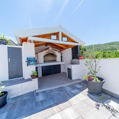 Luce With Pool - Happy * Ljubitovica