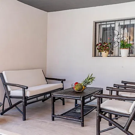 Luce With Pool - Happy *