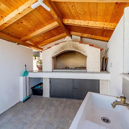 Luce With Pool - Happy Apartment *