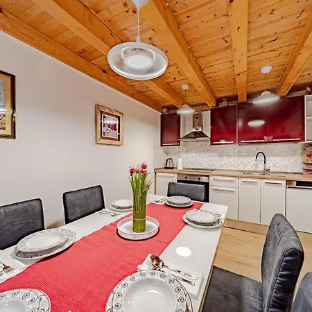 Luce With Pool - Happy Apartment Ljubitovica