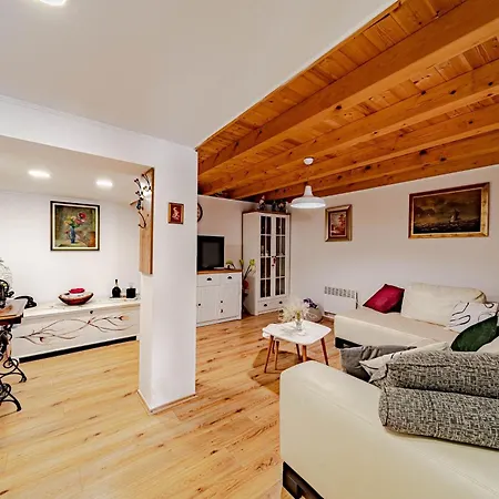 Luce With Pool - Happy * Ljubitovica