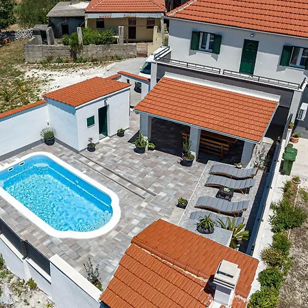 Luce With Pool - Happy Ljubitovica