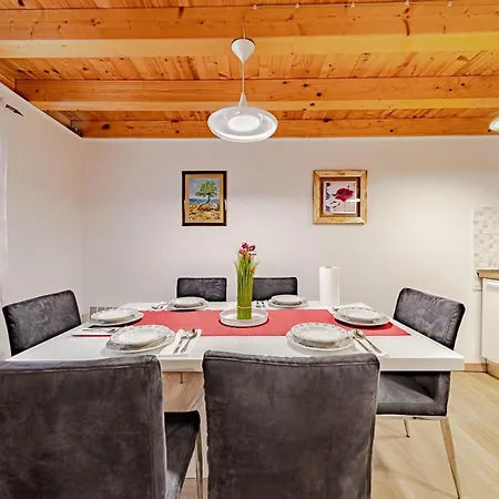 Apartamento Luce With Pool - Happy