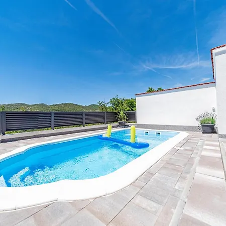 Luce With Pool - Happy Ljubitovica