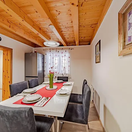 Luce With Pool - Happy Apartman