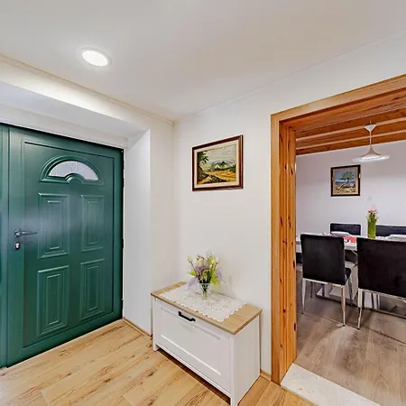 Luce With Pool - Happy Apartman