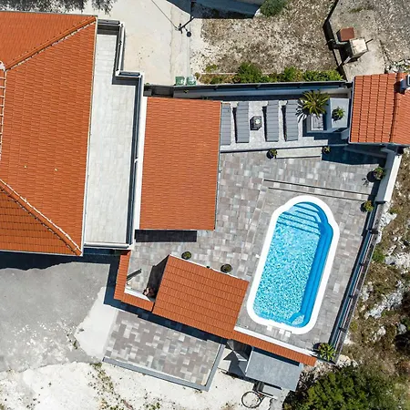 Luce With Pool - Happy Apartman *