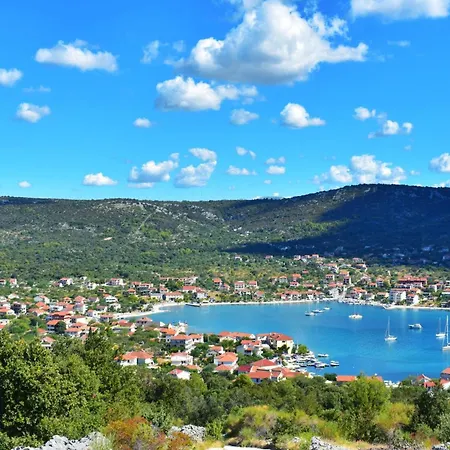 Apartman Luce With Pool - Happy *