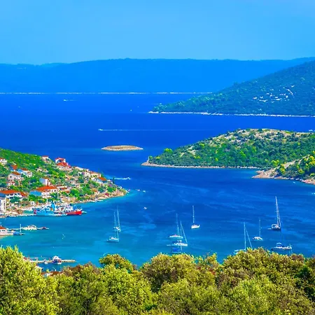 Apartman Luce With Pool - Happy