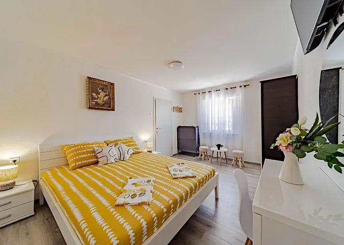 Luce With Pool - Happy * Ljubitovica