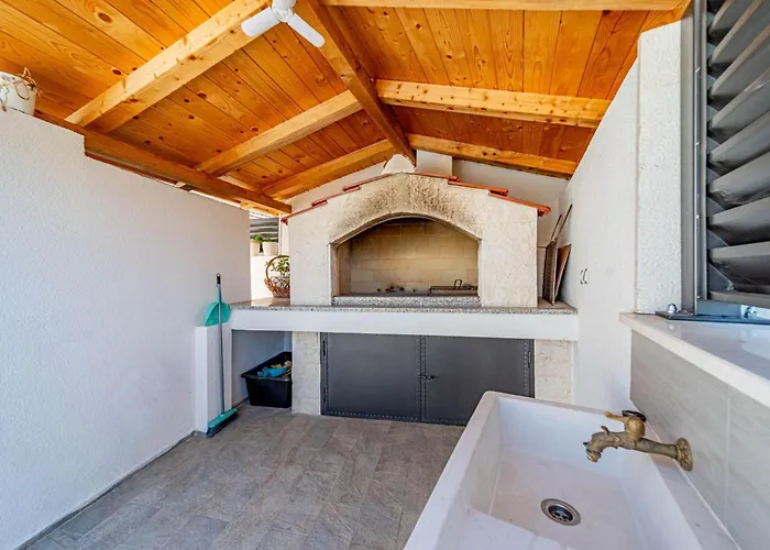 Luce With Pool - Happy Apartment