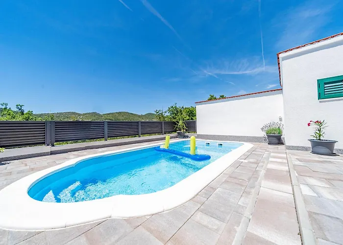 Luce With Pool - Happy Ljubitovica