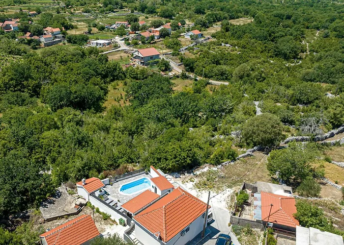 Luce With Pool - Happy Apartment *